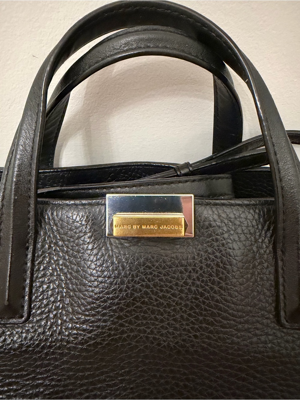 Marc Jacobs Black Pebbled Leather Barrel Duffel with Gold Plaque - Picture 3 of 8